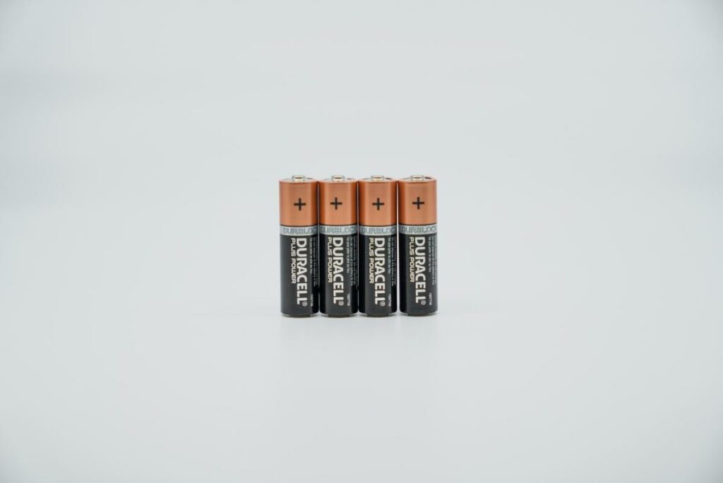 4 Duracell batteries.
